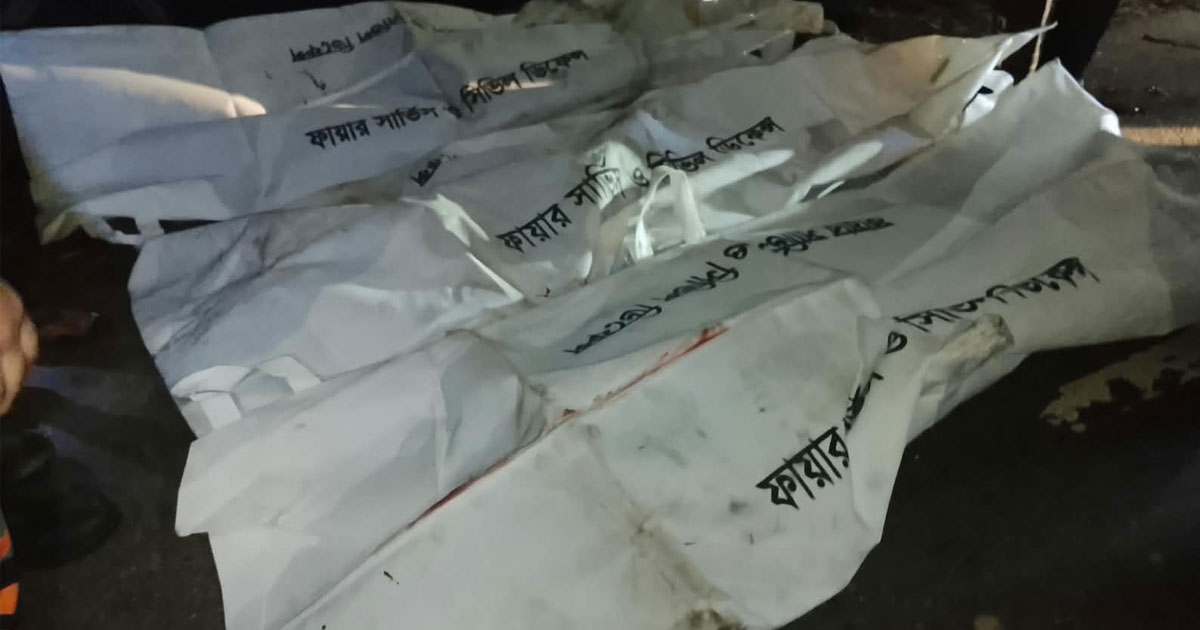 উজিরপুরে বাস চাপায় তিন বন্ধু নিহত