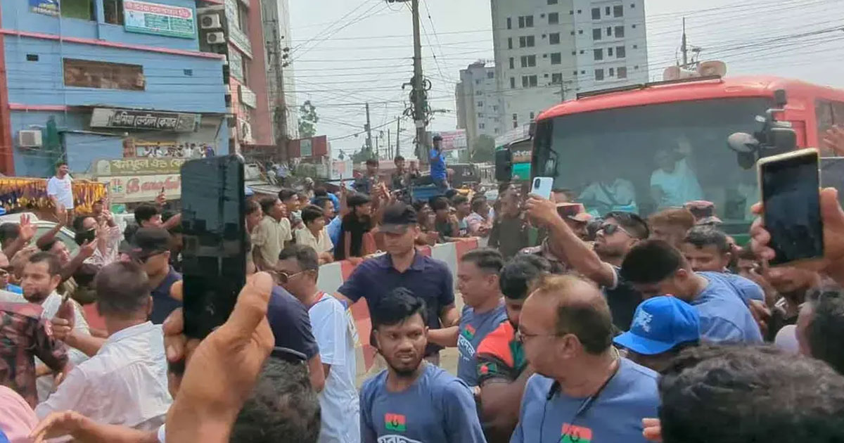 ফেনী পৌঁছেছেন প্রধানমন্ত্রী