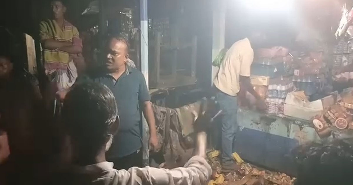 নেত্রকোণায় ব্যবসায়ীর শরীরে পেট্রোল ঢেলে আগুন. দগ্ধ ব্যবসায়ী