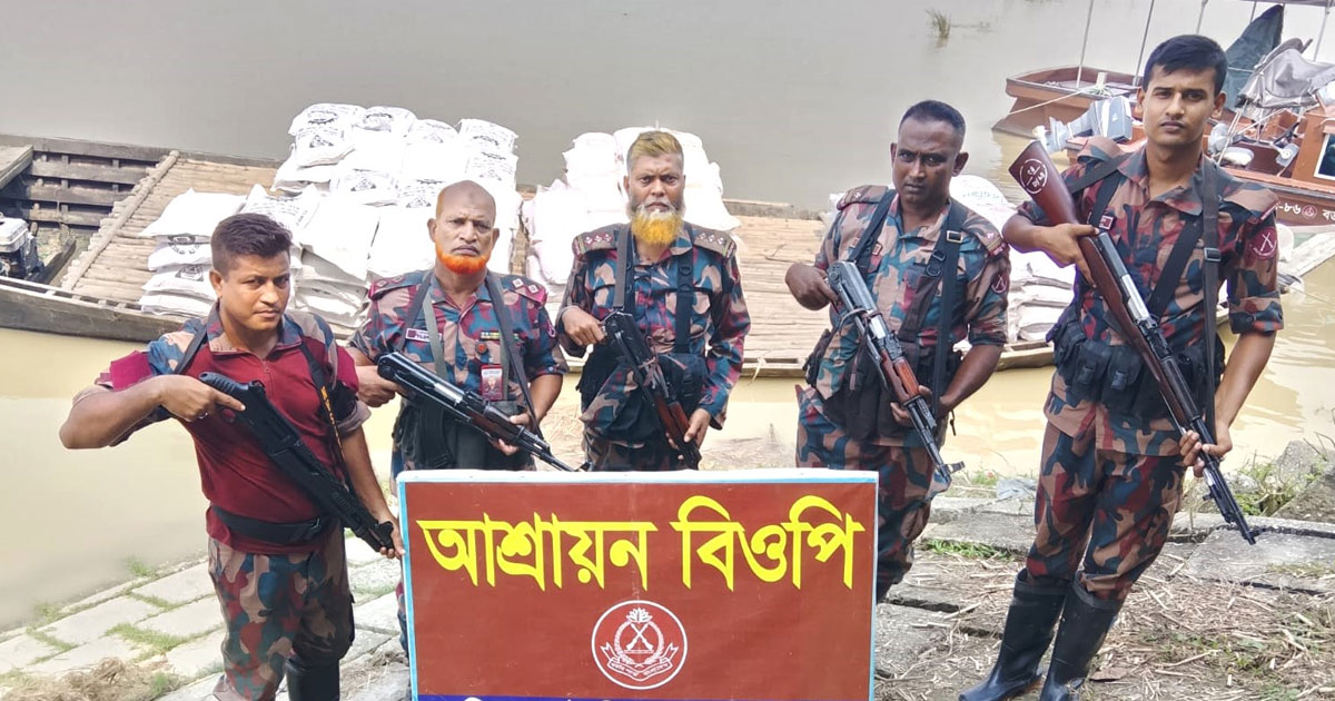 ভারতে পাচারকালে ৯হাজার ২৫০ কেজি সার উদ্ধার