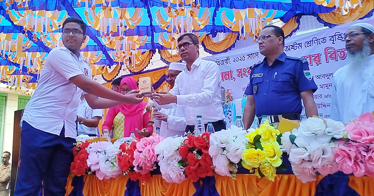 নড়াইল সরকারি উচ্চ বিদ্যালয়ের ৭৭ কৃতি শিক্ষার্থীকে সংবর্ধনা