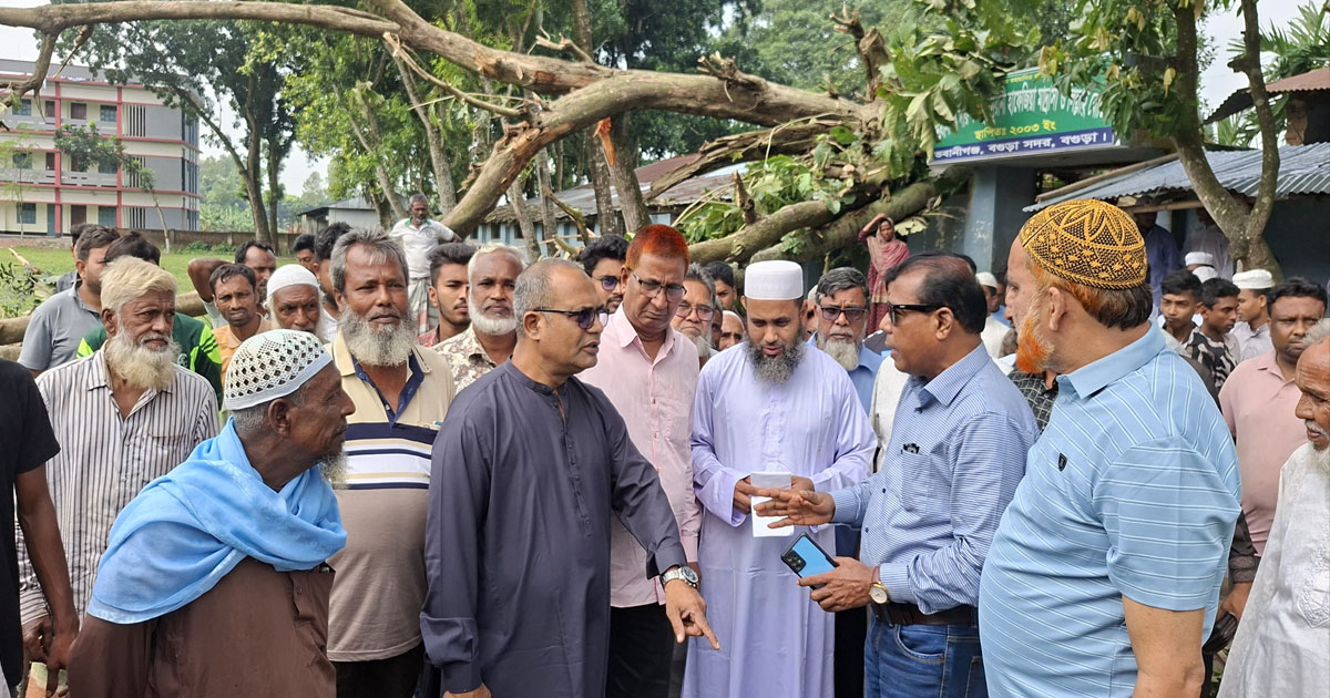 অল্পের জন্য রক্ষা পেল অর্ধশতাধিক শিক্ষার্থী, সংস্কার ও মেরামতে আর্থিক সহযোগিতা করলেন এমপি বাদশা