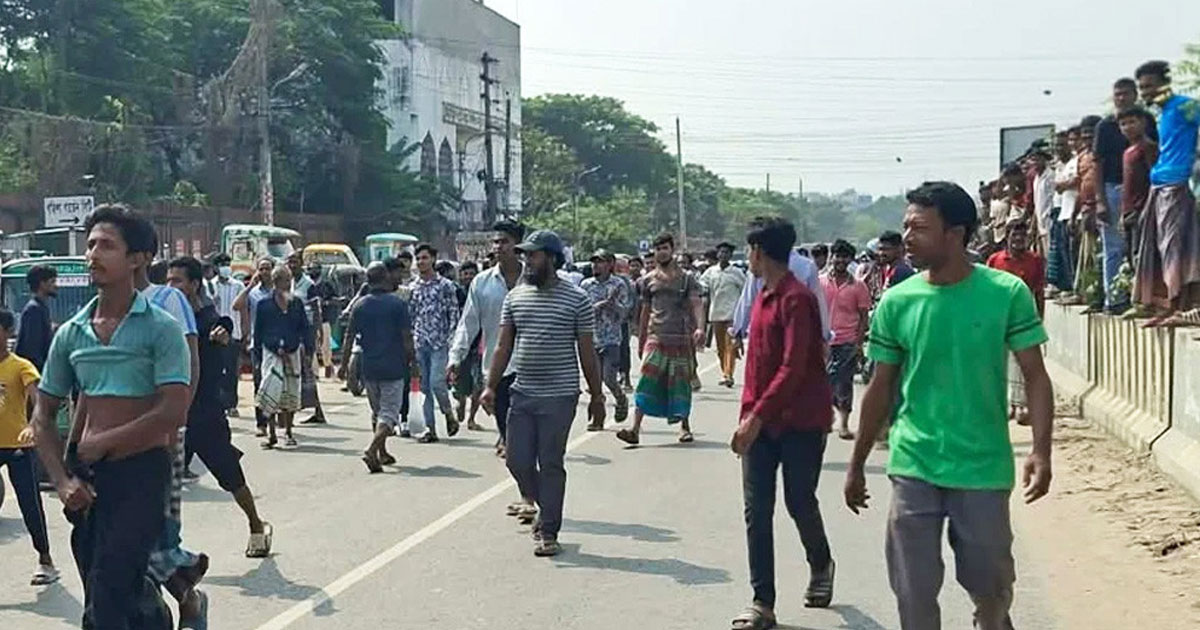 মোহাম্মদপুরে অটোরিকশা চালকদের সড়ক অবরোধ, ভোগান্তিতে যাত্রীরা