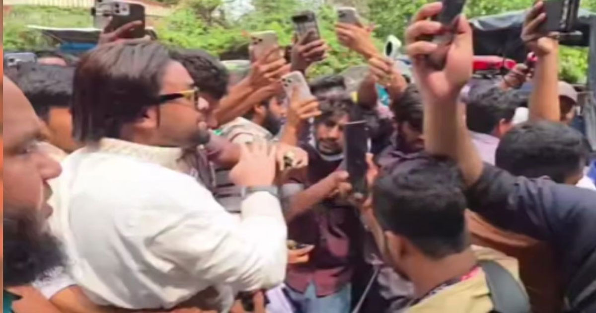 রবীন্দ্রনাথের গ্রাফিতিতে কালি, রাষ্ট্রদ্রোহ মামলায় গ্রেপ্তার ৪
