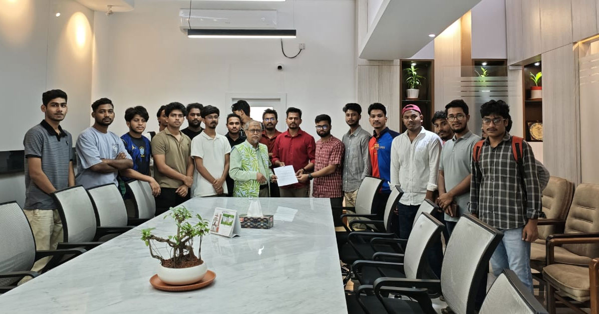 চবিতে সৌরবিদ্যুৎ চালুর দাবিতে উপাচার্যকে ছাত্রদল নেতার স্মারকলিপি