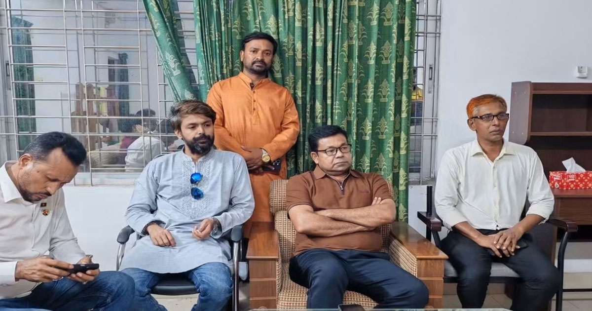 কণ্ঠশিল্পী মনির খানের সঙ্গে শরীয়তপুর জেলা জাসাস নেতৃবৃন্দের সৌজন্য সাক্ষাৎ