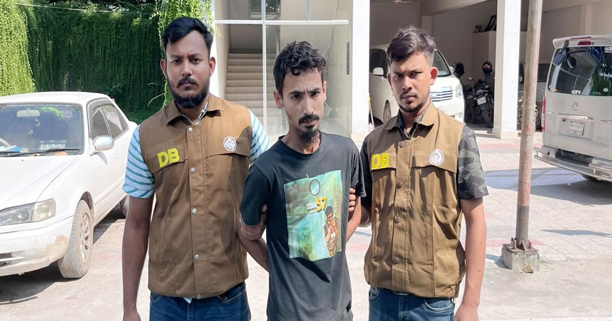 নরসিংদীতে পিস্তল ও গুলিসহ কুখ্যাত সন্ত্রাসী সাখু গ্রেপ্তার