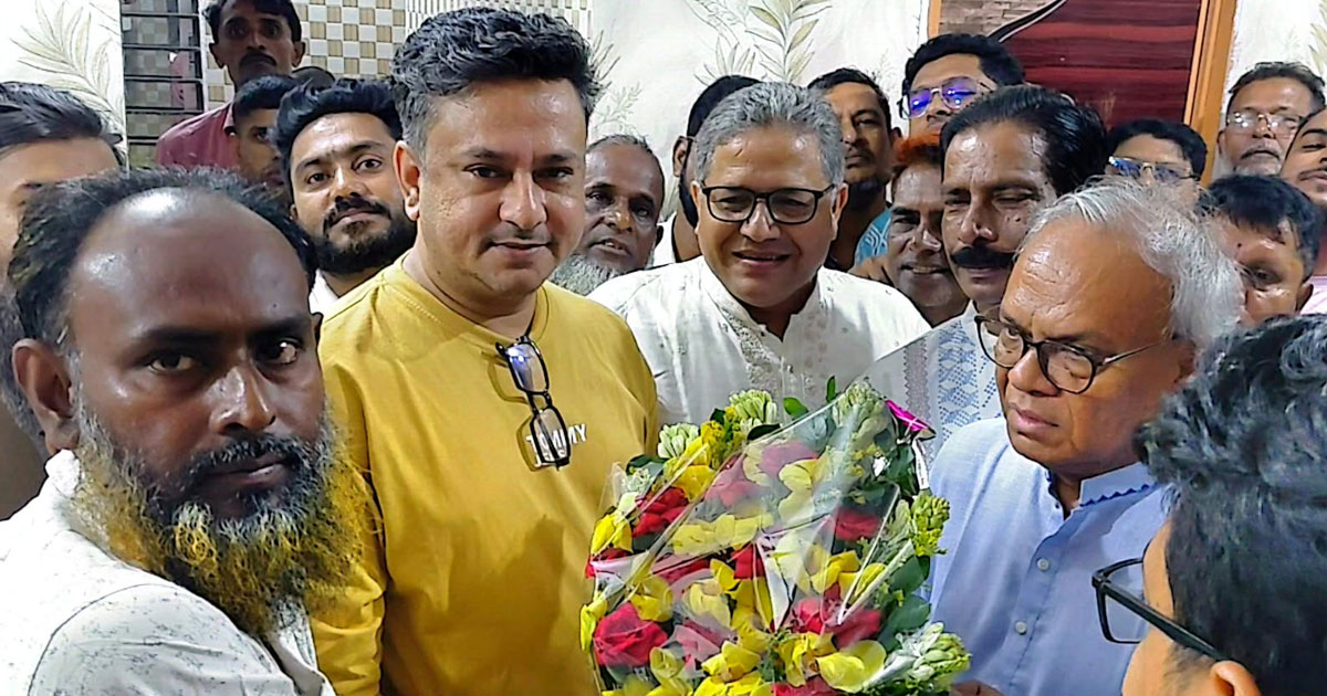 গণতান্ত্রিক সরকারের বিরুদ্ধে ষড়যন্ত্র করে কোন লাভ হবে না: রিজভী