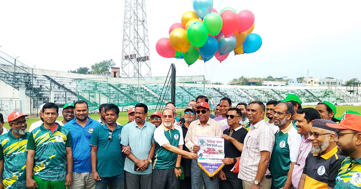 বগুড়ায় সাংবাদিক ইউনিয়নের ক্রিকেট টুর্নামেন্ট উদ্বোধন