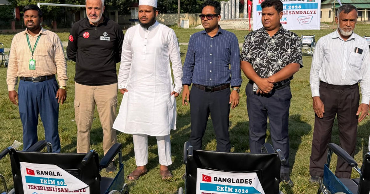কাপাসিয়ায় ৫০ প্রতিবন্ধীকে হুইলচেয়ার উপহার