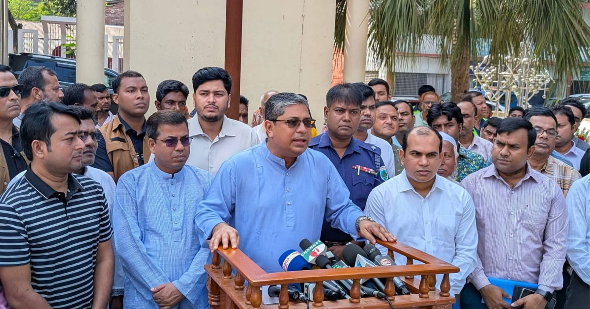 ‘বিভ্রান্তি ও সংঘাতের পথ ছাড়ুন, বিরোধী দলকে চকলেট দেওয়া হচ্ছে’