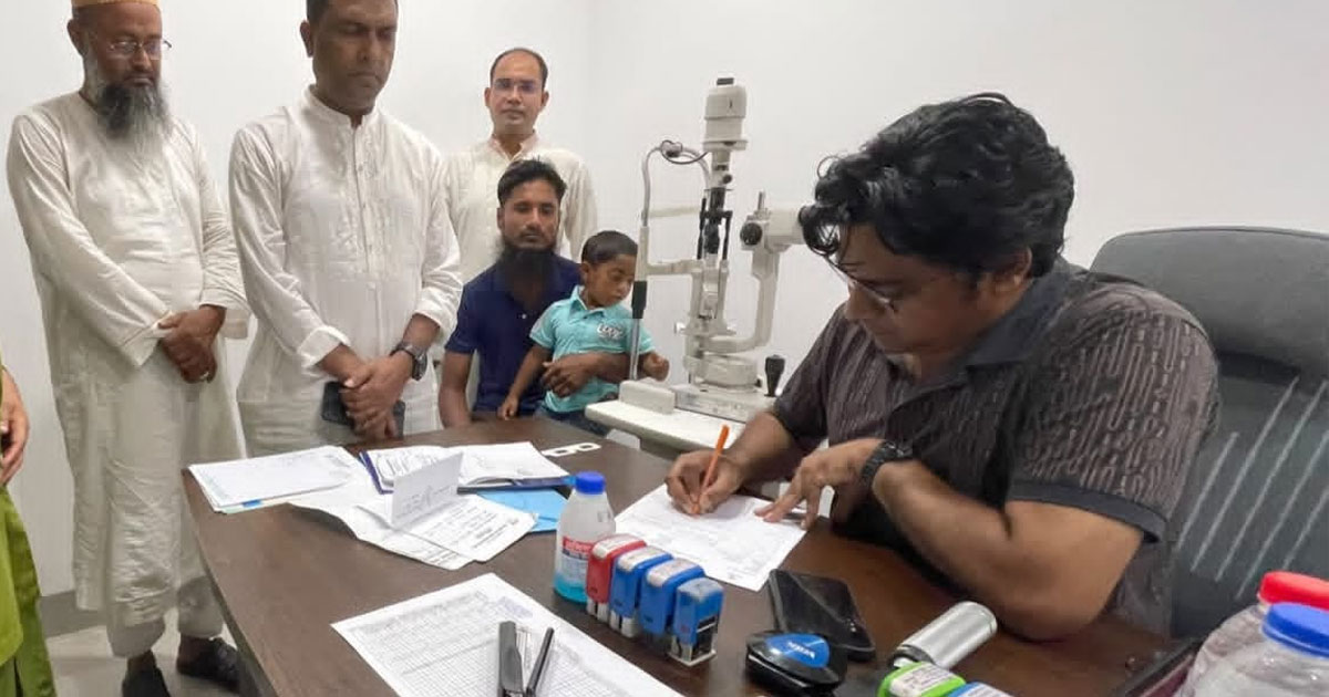 বগুড়ার শিশু আবু বক্করের চোখের চিকিৎসার দায়িত্ব নিলেন প্রধানমন্ত্রী