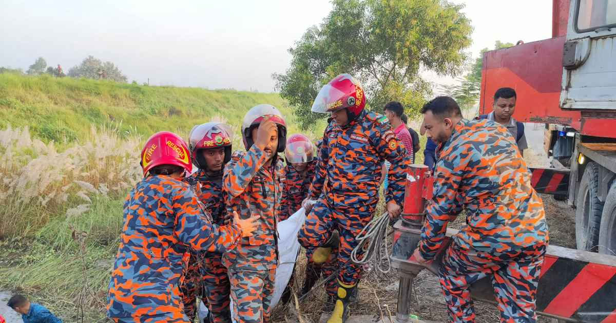 ঢাকা-মাওয়া এক্সপ্রেসওয়েতে বাস খাদে পড়ে নিহত ৩