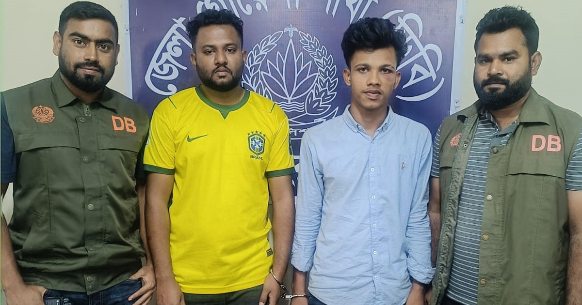 খেলনা পিস্তল দেখিয়ে আটক দুই যুবক, মোবাইলে মিলল অনলাইন জুয়ার তথ্য