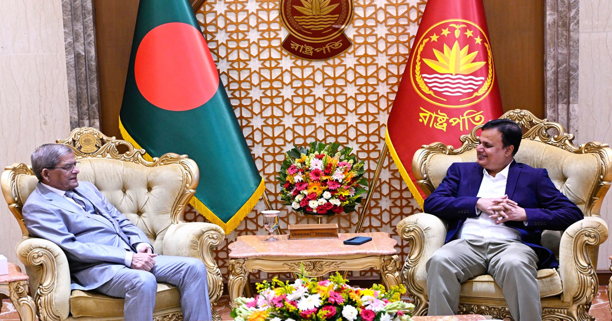 বগুড়ার উন্নয়ন প্রকল্পের অগ্রগতি তুলে ধরলেন এমপি মোশারফ, সহযোগিতার আশ্বাস রাষ্ট্রপতির