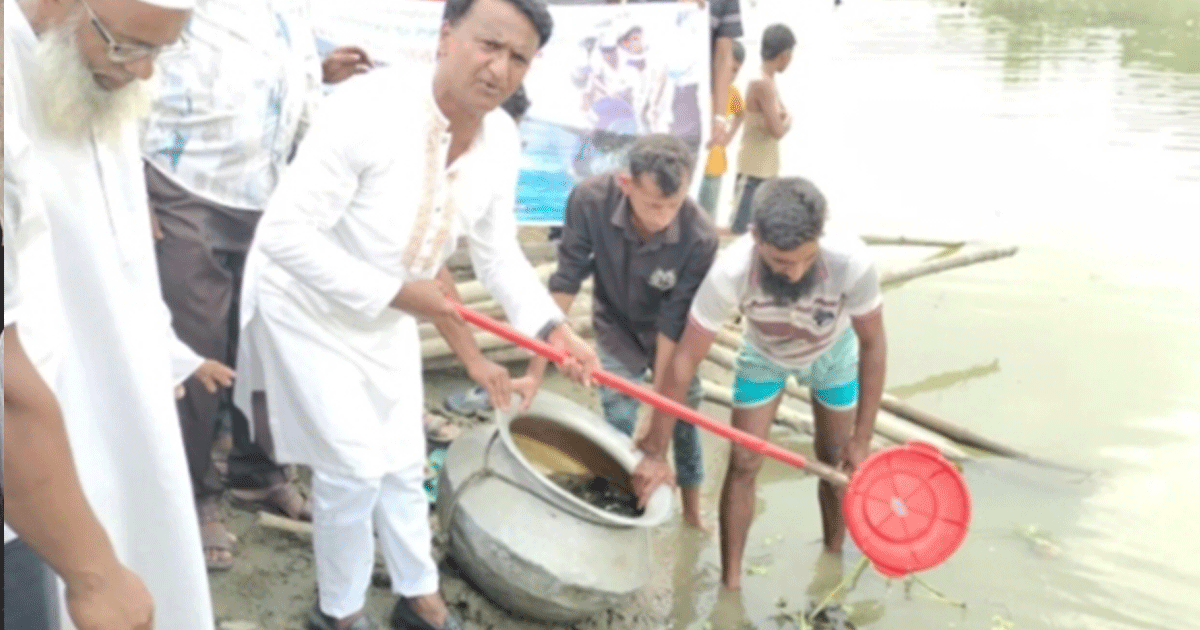 মনোহরদীতে এ্যাব মহাসচিবের উদ্যোগে নদীতে মাছের পোনা অবমুক্ত