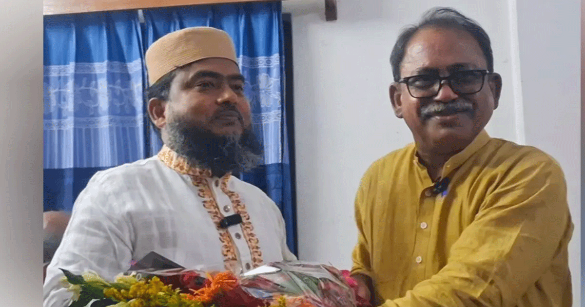 জয়ের পর ফুল নিয়ে জামায়াত প্রার্থীর বাসায় মির্জা ফয়সল, খাওয়ালেন মিষ্টি