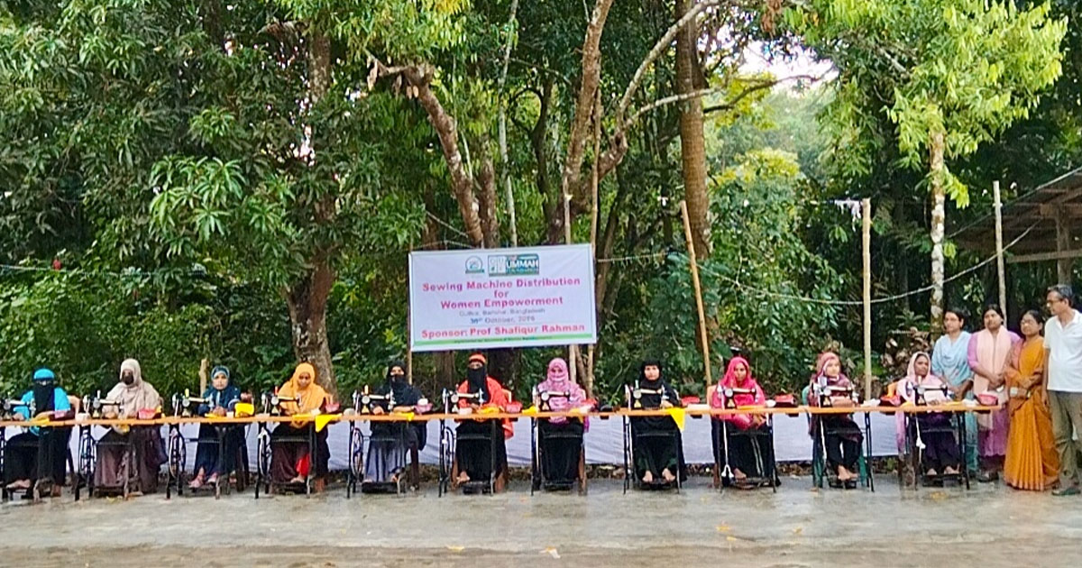 উজিরপুরে ১১ অসচ্ছল নারীর মাঝে সেলাই মেশিন বিতরণ