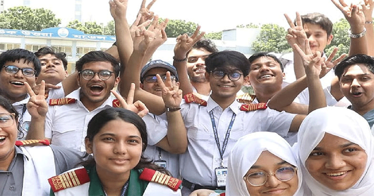 এইচএসসির ফলাফলে পাসের হারে মেয়েরা এগিয়ে, জিপিএ-৫-এ ছেলেদের