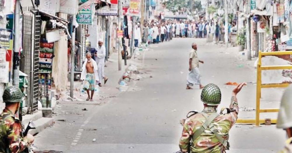 ২০ জুলাই : দেশজুড়ে কারফিউ জারি ও সেনা টহল জোরদার, সংঘর্ষে নিহত ৩৭