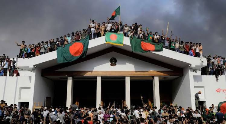 জুলাই শহীদ পরিবারে দ্বন্দ্ব: বউ-শাশুড়ির টানাপোড়েন মেটাতেই হিমশিম মন্ত্রণালয়