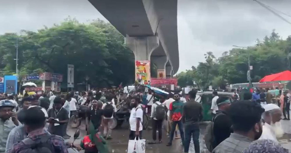 জুলাই সনদের দাবিতে শাহবাগ অবরোধ