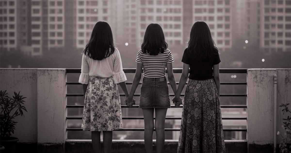 অনলাইনে গেম খেলা নিয়ে অভিমান: বহুতল থেকে ঝাঁপ দিয়ে তিন বোনের মৃত্যু!