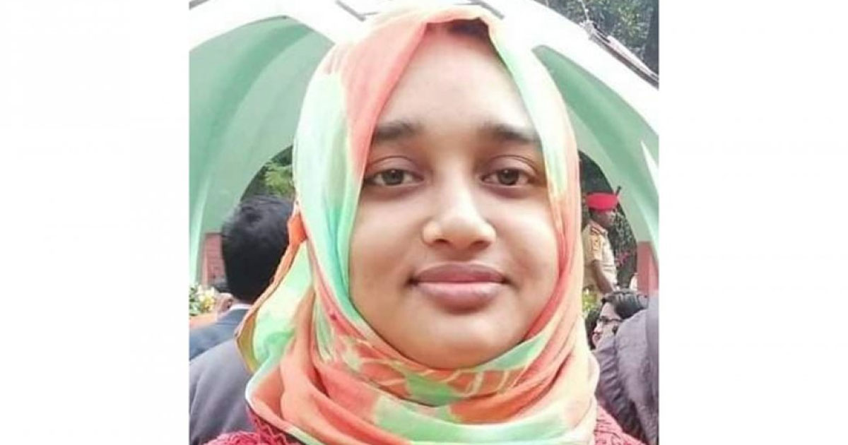 বদলি করায় বিশ্ববিদ্যালয় শিক্ষিকার গলা কাটলেন কর্মচারী