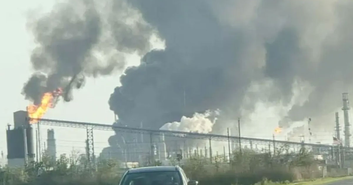 যুক্তরাষ্ট্রের তেল শোধনাগারে ভয়াবহ বিস্ফোরণ