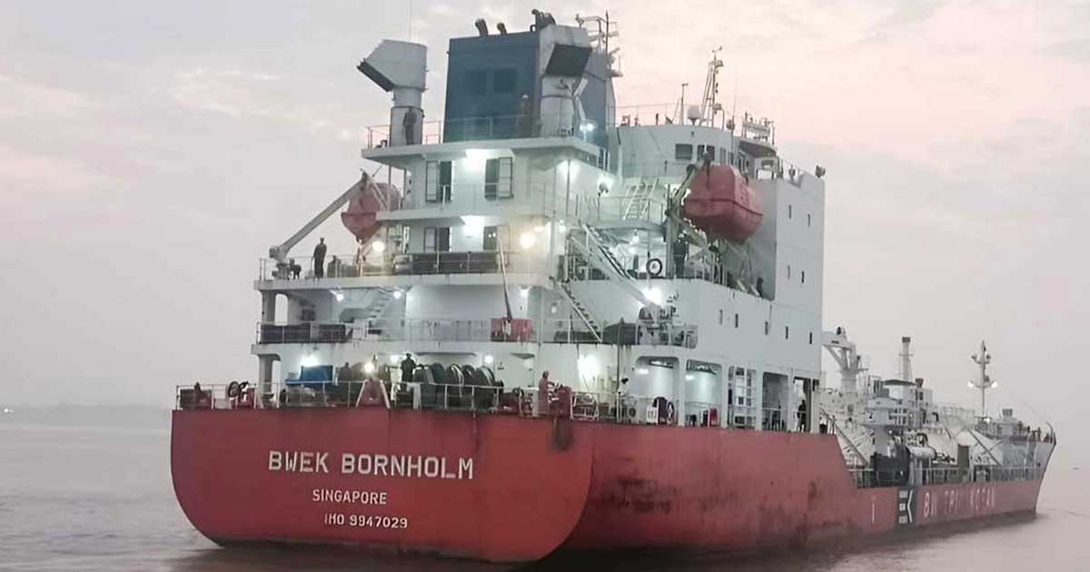 হরমুজ প্রণালি পেরিয়ে দেশে এলো প্রথম জ্বালানিবাহী ট্যাংকার