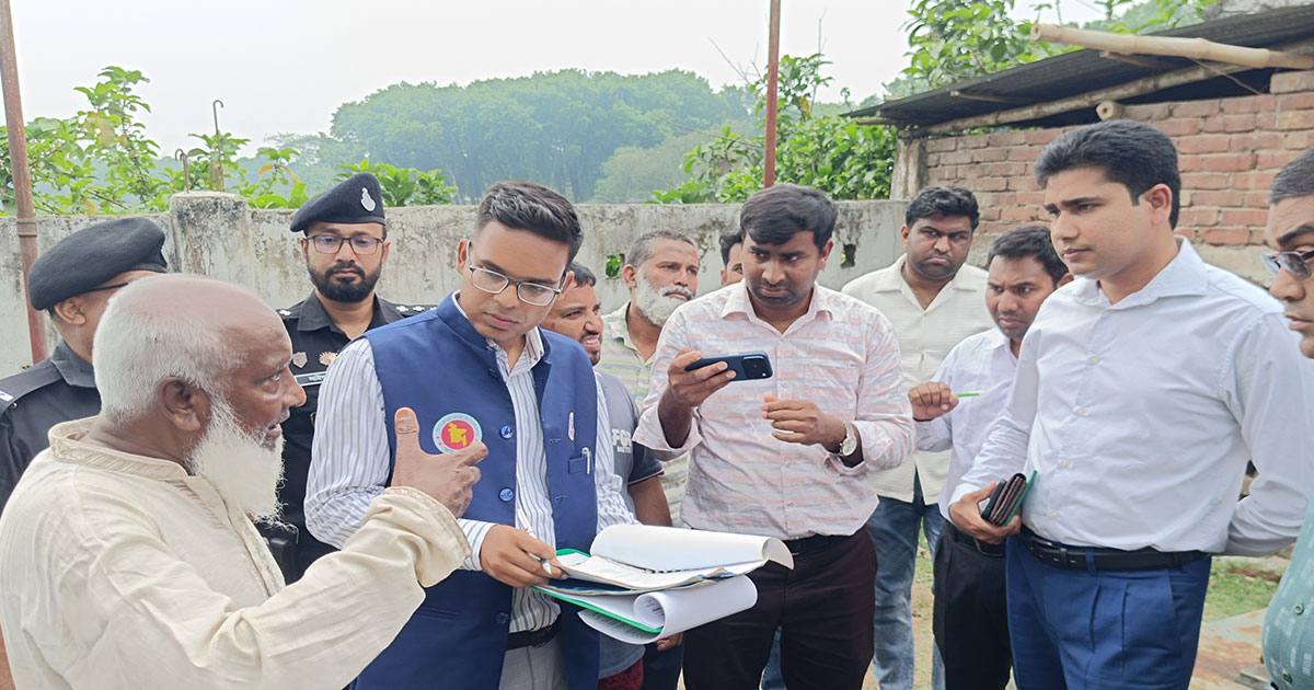 ঝিনাইদহে বিক্রি বন্ধ থাকা ফিলিং স্টেশনে মিলল শত শত লিটার তেল