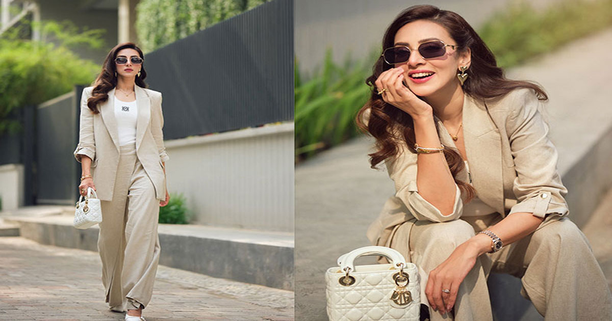 ফরমাল লুকে মুগ্ধতা ছড়ালেন মিম