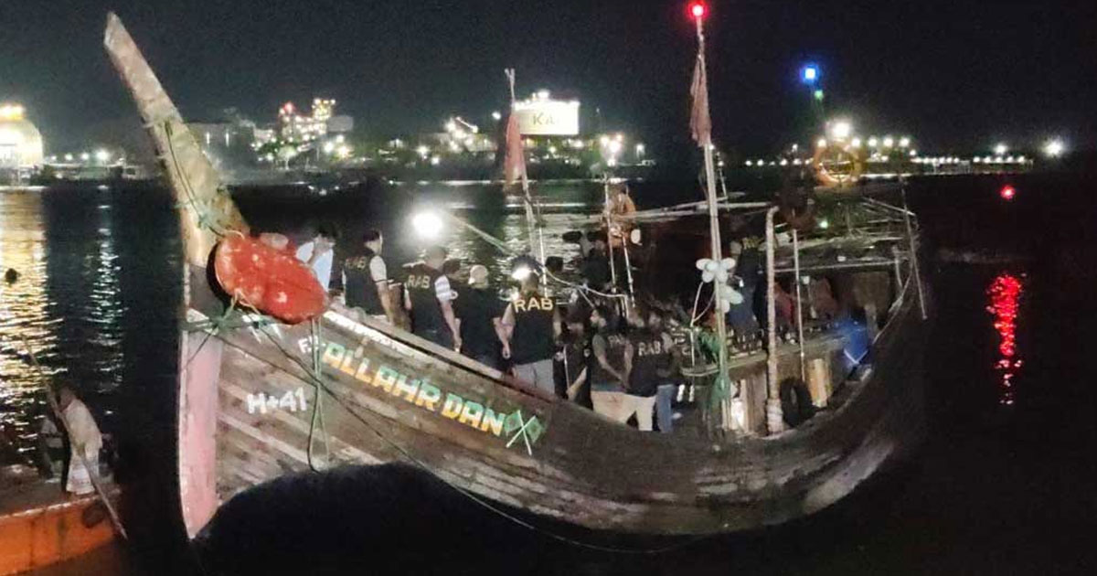 চট্টগ্রামে মাছ ধরার ট্রলারে ৫ লাখ ইয়াবা জব্দ করেছে র‌্যব