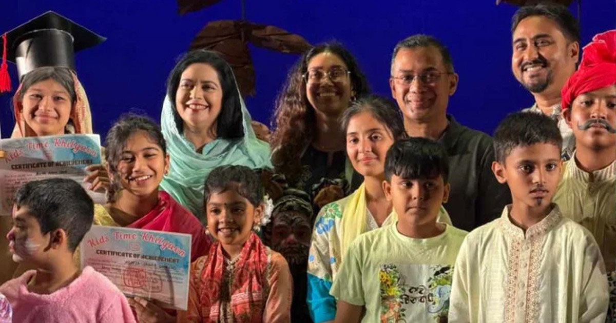 সপরিবারে ‘কবি চিতাবাঘ’ দেখলেন প্রধানমন্ত্রী