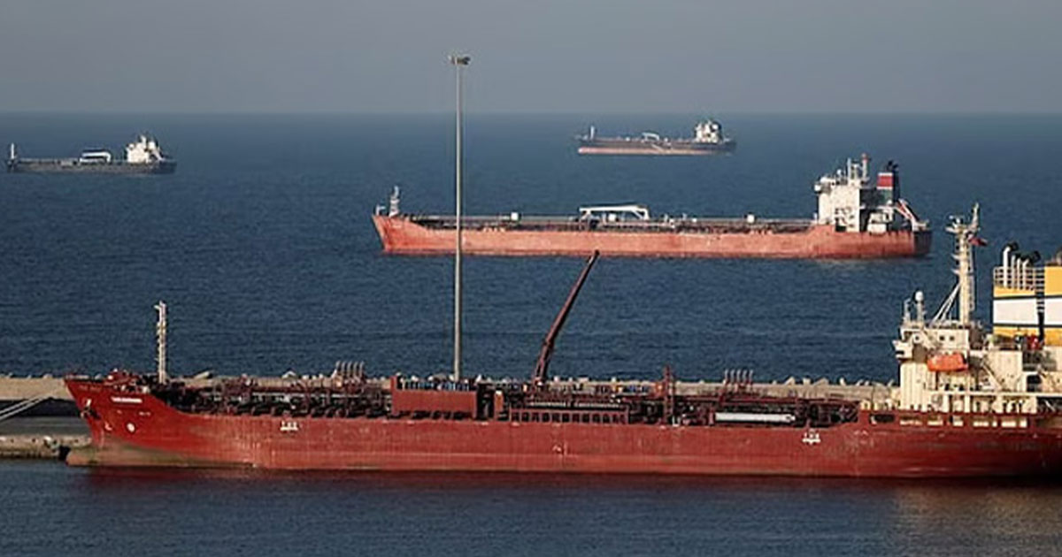 অবরোধ প্রত্যাহার না করলে হরমুজ বন্ধ করে দেওয়া হবে : ইরান