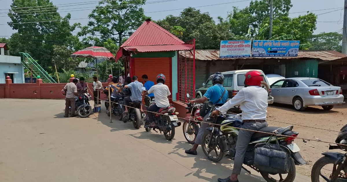 পেট্রোল পাম্পে কমতে শুরু করেছে সিরিয়াল, বেড়েছে বরাদ্দ