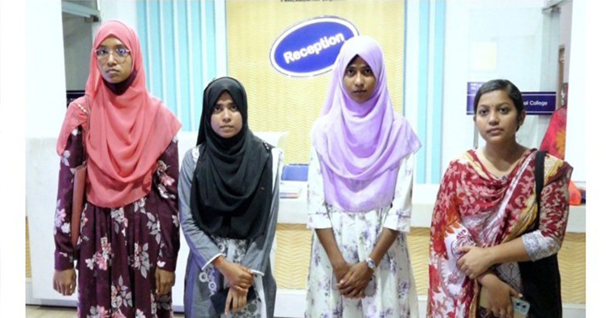 যশোরে বিনাবেতনে ডাক্তারি পড়ার সুযোগ পেল ৪ মেধাবী ছাত্রী