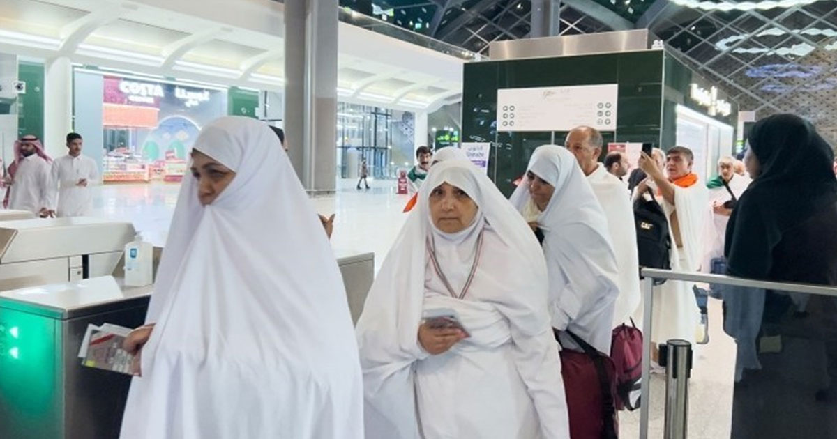 যুদ্ধের ডামাডোল পেরিয়ে হজে যাচ্ছেন ৩০ হাজার ইরানি