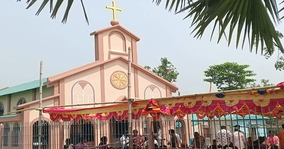 কালাইয়ে উৎসবমুখর পরিবেশে গির্জার উদ্বোধন
