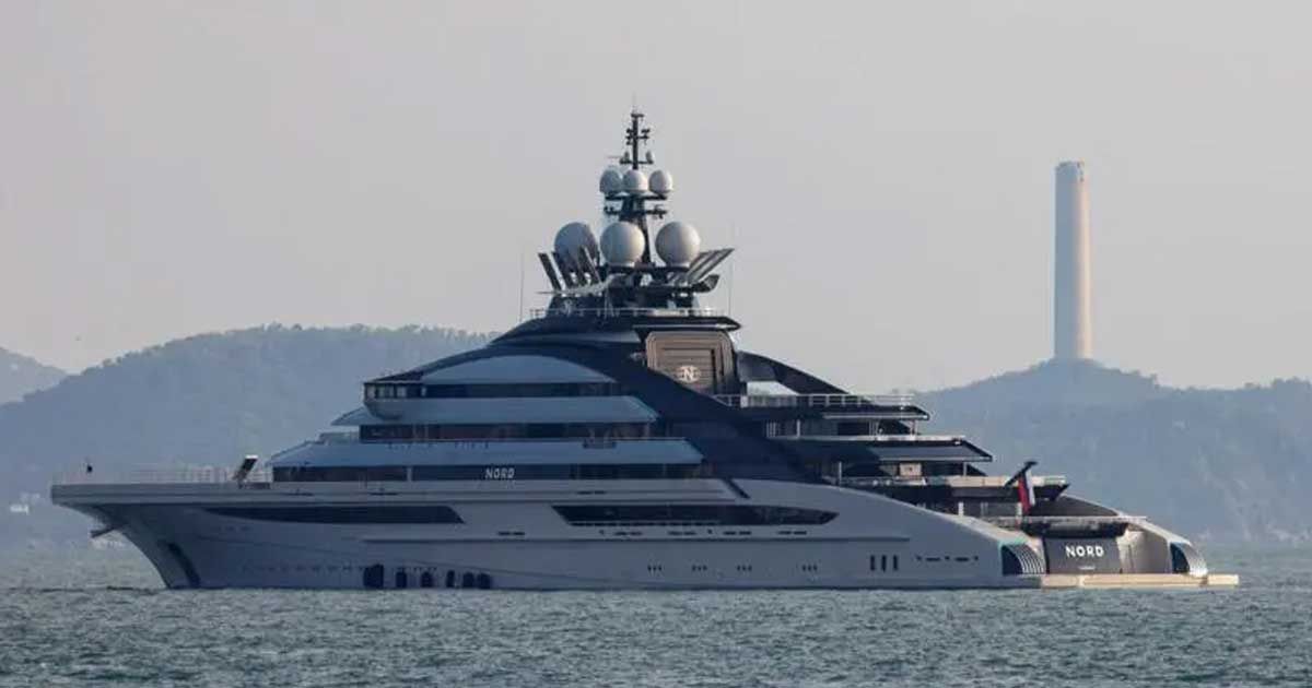 মার্কিন অবরোধ ফাঁকি দিয়ে হরমুজ পাড়ি দিল রাশিয়ান নৌ-যান