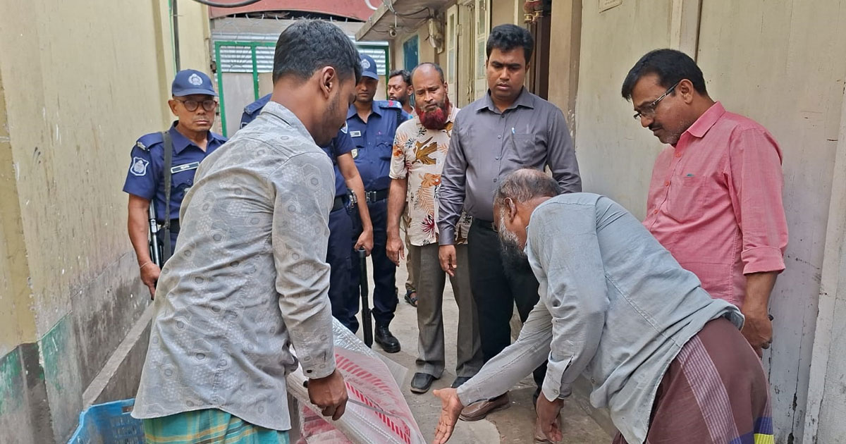 অন্যের নামে চালের বস্তা বাজারজাত করায় ব্যবসায়ীকে জরিমানা