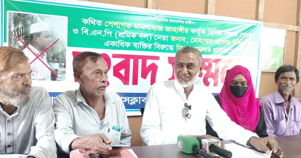 নোয়াখালীর সুবর্ণচরে বিএনপি নেতার সংবাদ সম্মেলন
