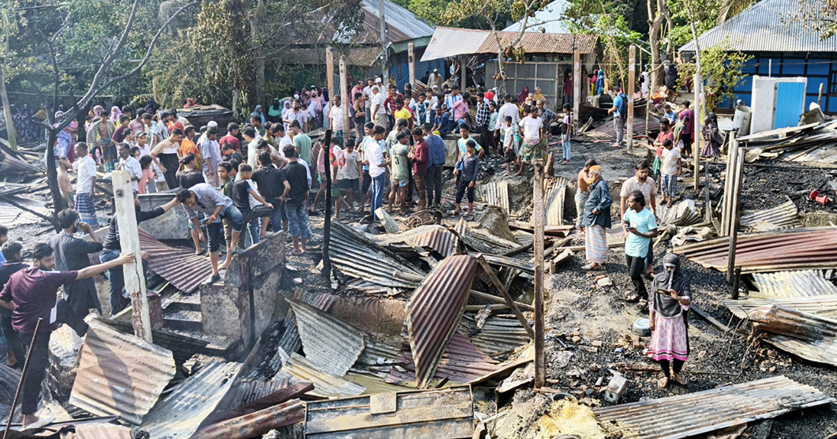 চাঁদপুরে আগুনে পুড়েছে ১১ পরিবারের বসতবাড়ি