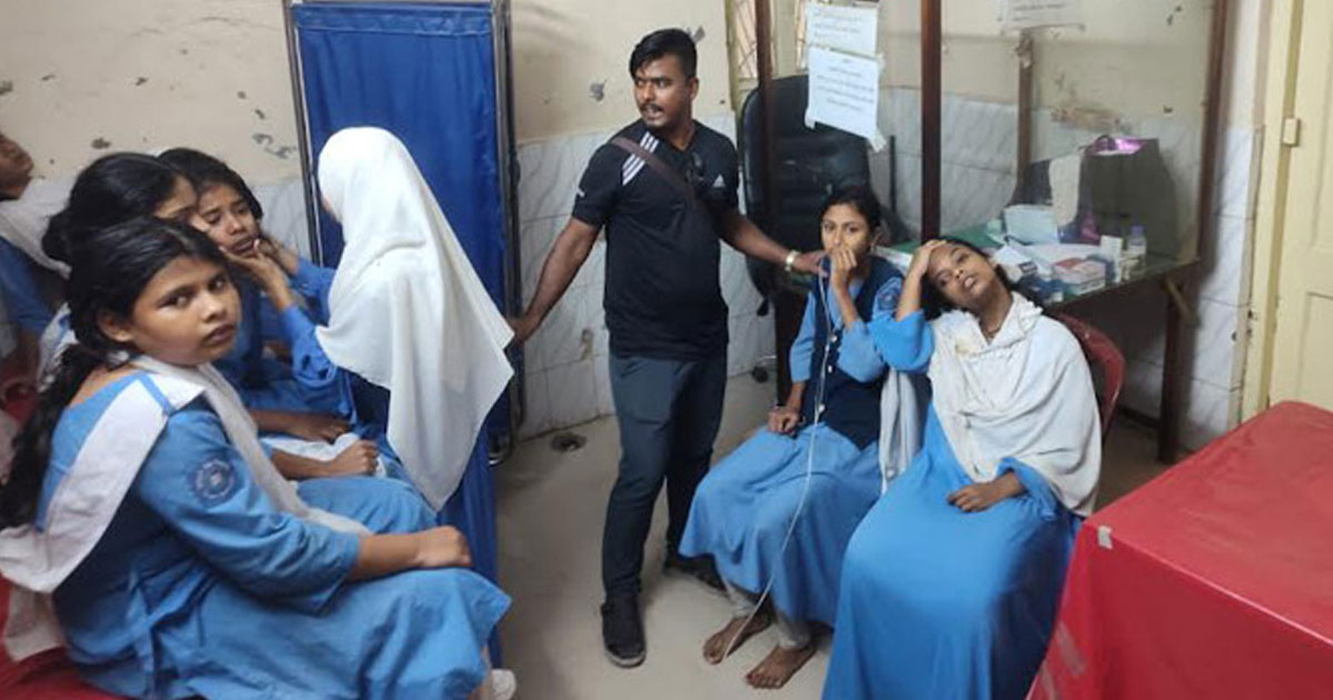 ক্লাসে উকুন মারার তেলের গন্ধে অর্ধশতাধিক শিক্ষার্থী অসুস্থ