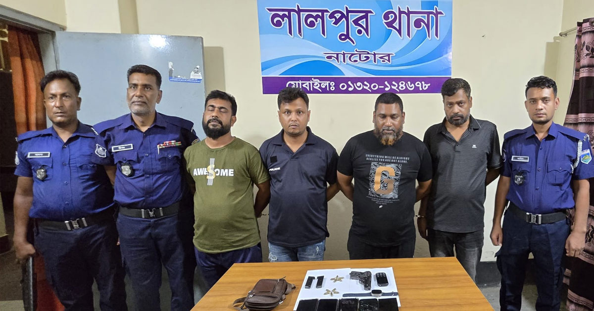 নাটোরের লালপুর থেকে অস্ত্র ও একটি প্রাইভেটকার সহ ৪ জন আটক