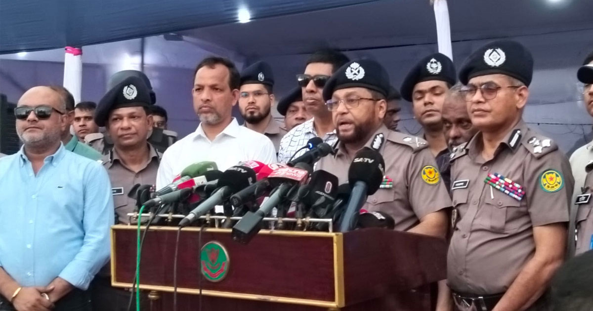 ঈদযাত্রায় অতিরিক্ত ভাড়া নিলেই ব্যবস্থা: ডিএমপি কমিশনার