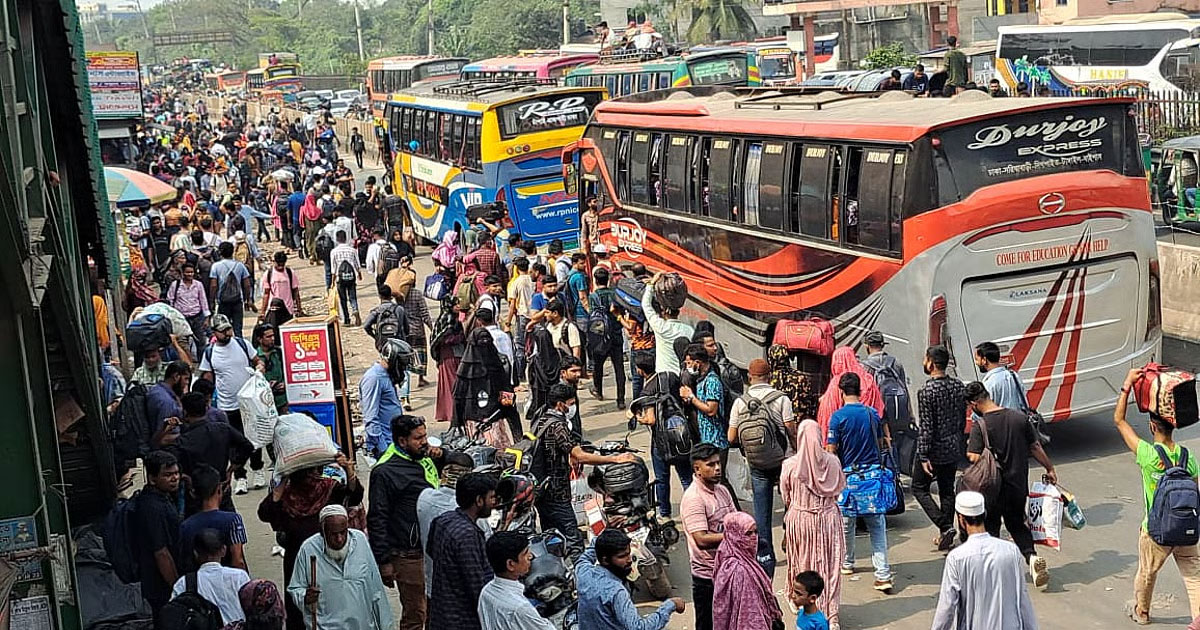 কারখানা ছুটিতে মহাসড়কে ঘরমুখো মানুষের ঢল, অতিরিক্ত ভাড়া আদায়ের অভিযোগ