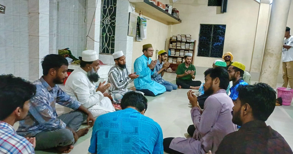 চট্টগ্রাম বিশ্ববিদ্যালয়ে জিয়ার শাহাদাতবার্ষিকীতে দোয়া ও তাবারুক বিতরণ