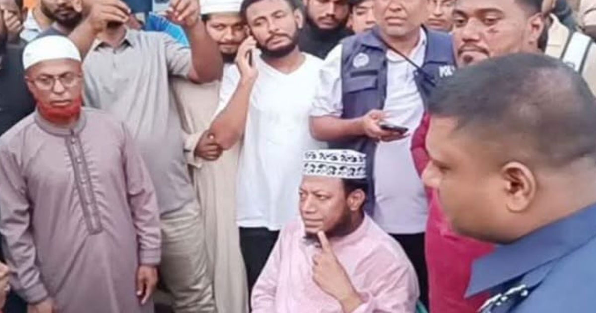 শ্বশুরবাড়ি যাওয়ার পথে মুফতি আমির হামজার পরিবারের ওপর হামলা