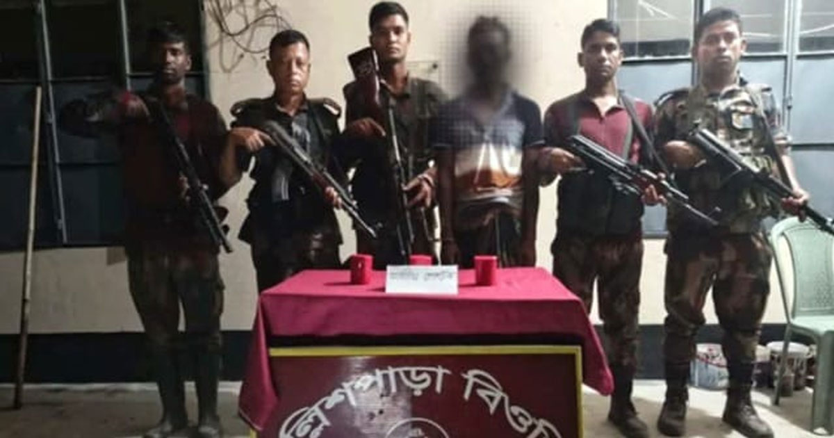 কুষ্টিয়া সীমান্তে ককটেলসহ এক ব্যক্তি আটক